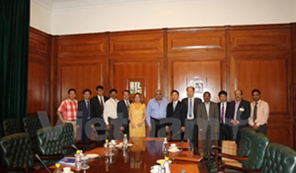 The Vietnamese delegation at a working session with officials from India’s Ministry of External Affairs, Department of Space, and Space Research Organisation (Photo: VNA)