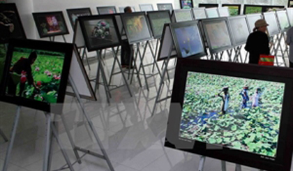 A photo exhibition (Photo: VNA)