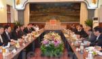 Party official holds talks with Cambodian counterpart