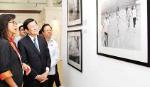 State President visits exhibition of AP's photojournalists