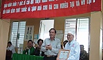 Tặng quà, khám bệnh cho gia đình chính sách, hộ nghèo