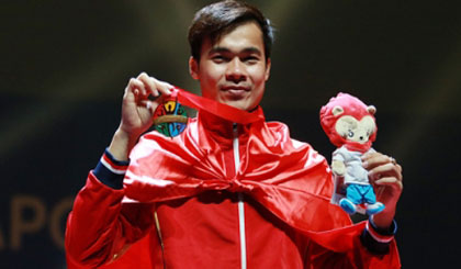 Nguyen Tien Nhat brought home the first gold medal for Vietnam at the 28th SEA Games on Wednesday. (Credit: VNA)