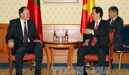 PM Nguyen Tan Dung meets BSP Chairman Mikhail Mikov. (Credit: VNA)