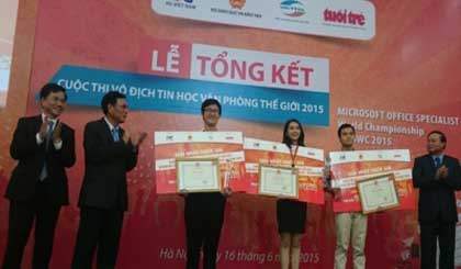 The three winners (Photo:ictnews.vn)