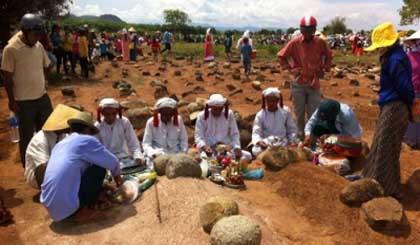 The Cham people visit the tombs on the occasion of the Ramuwan festival.