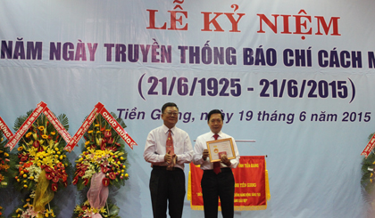 Hội nhà báo Việt Nam tặng Kỷ niệm chương cho Bí thư Tỉnh ủy Trần Thế Ngọc