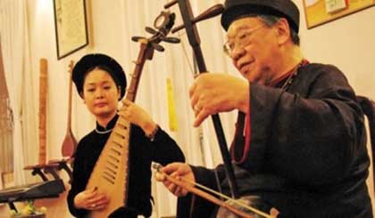 In spite of elderly health issues, he continued to make wholehearted contributions to traditional music and systemise traditional music documents for future generations.