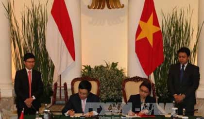 Deputy Prime Minister and Foreign Minister Pham Binh Minh and Indonesian Foreign Minister Retno Marsudi co-chaired the second foreign ministerial-level meeting of the countries’ Bilateral Co-operation Committee in Jakarta on June 24-25, highlighting the sound and efficient development of their relations across the board.