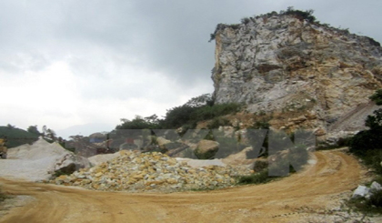 Stone extraction in Tuan Lo commune, Son Duong district, Tuyen Quang province (Credit: VNA)