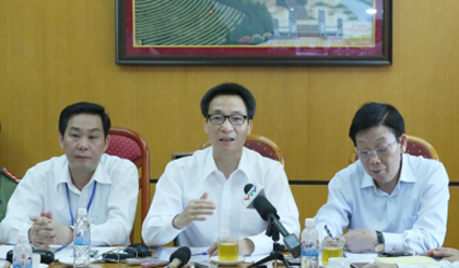 Deputy Prime Minister Vu Duc Dam speaking at a working session with the Steering Board of the National High School Exams in Hanoi (Photo: VGP)