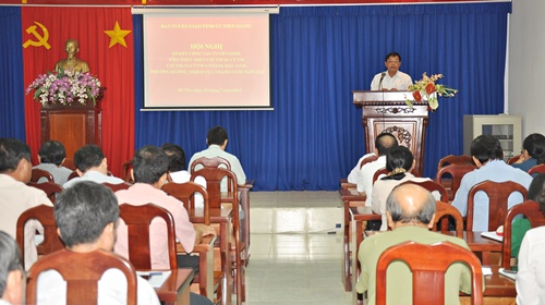  Đồng chí Nguyễn Anh Tuấn - Ủy viên Ban Thường vụ Tỉnh ủy, Trưởng Ban Tuyên giáo Tỉnh ủy  phát biểu chỉ đạo hội nghị