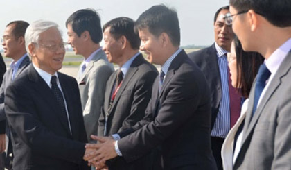 Officials of Vietnam Embassy in the US and Vietnam Delegation at the United Nations see off Party General Secretary Nguyen Phu Trong (Credit: qdnd.vn)