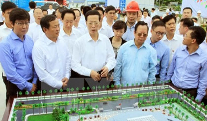 Chinese Vice Premier visits friendship the construction site of the Vietnam-China Friendship Palace in Hanoi. (Photo: VNA)