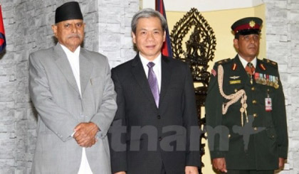 Nepalese President Ram Baran Yadav and Vietnamese Ambassador to Nepal Ton Sinh Thanh