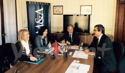 Representatives from the Embassy of Vietnam in Argentina and Uruguay and Mercosur-ASEAN Chamber of Commerce meet (Source: VNA)