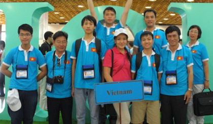  The Vietnamese team at the 27th International Olympiad in Informatics in Kazakhstan.