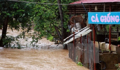 Flood inundates Chieng An ward of Chieng Xom commune, Son La city (Photo: VNA)