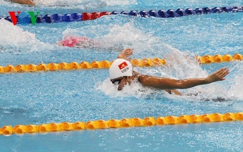 Ánh Viên xuất phát đầy ấn tượng và dẫn đầu trong suốt 100m đầu tiên. Ảnh: Trọng Phú