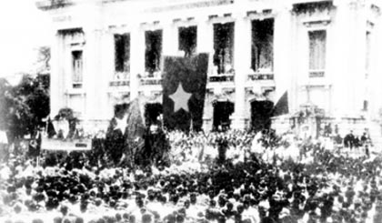 Hanoians gathered in front of the Hanoi Opera House during the historic days of August 1945.