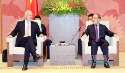 NA Chairman Nguyen Sinh Hung and Head of the EU Delegation to Vietnam Franz Jessen