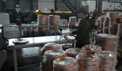 Worker in Long Giang Industrial Zone, Tan Phuoc district. Photo: Huu Chi