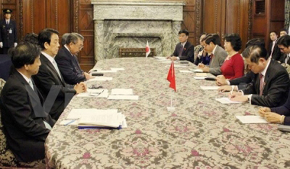 At the working session (Credit: VNA)