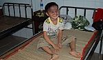 Chơi lồng đèn Trung thu một bé trai bị bỏng nặng