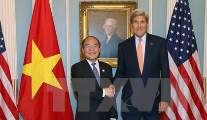 Chủ tịch Quốc hội Nguyễn Sinh Hùng đã có cuộc gặp thân mật Ngoại trưởng Hoa Kỳ John Kerry. Nguồn: TTXVN