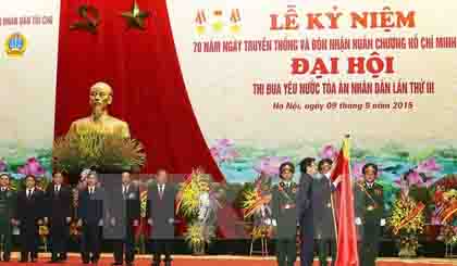 President Sang presents the Ho Chi Minh Order to the court sector (Photo:VNA)