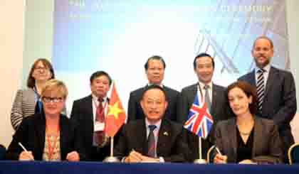 The signing of a joint statement on education cooperation between Vietnam's Ministry of Education and Training, the British Council and several UK universities