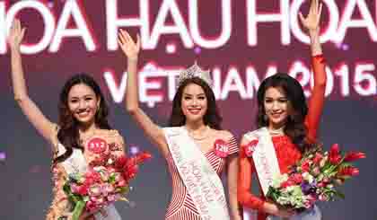 Pham Thi Huong (C) crowned Miss Universe Vietnam 2015 (Source: organisation board)