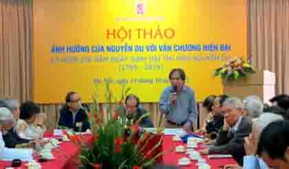 Crowds of experts, writers, poets and readers gathered at a workshop on October 13 in Hanoi to honour the legacy of the great poet Nguyen Du.