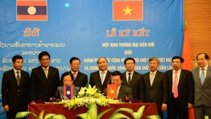  Vietnam, Laos inked the border trade agreement on June 27,2015 in the central province of Nghe An (Photo :VNA)