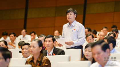 NA deputies debate during a session of the ongoing 13th parliament’s 10th sitting. (Image credit: quochoi.vn)