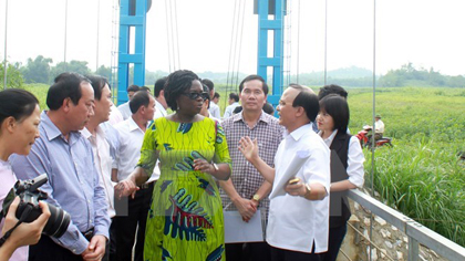 The WB official in a field trip to Tuyen Quang province. (Source: VNA)