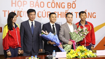 At the November 10 press briefing for the announcement of the Victory Cup award. (Credit: cand.com.vn)