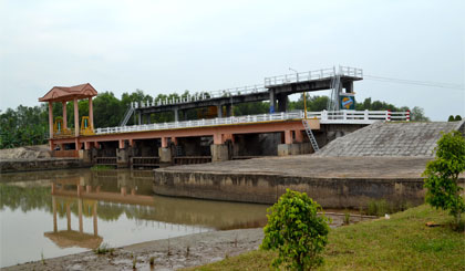 Sau khi đóng ngăn mặn, cống Xuân Hòa sẽ tiến hành lấy gạn nước để phục vụ sản xuất và dân sinh trong vùng Dự án.