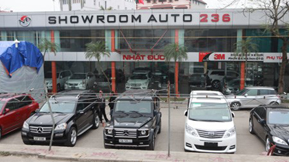 An automobile showroom on Nghi Tam Street, Hanoi (Photo: VNA)