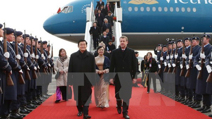 President Truong Tan Sang is welcomed at Tegel Airport (Source: VNA)
