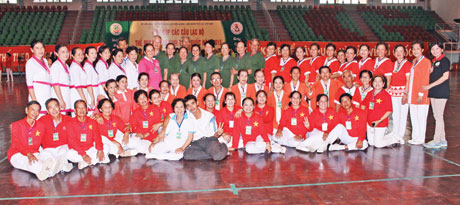 Lực lượng hội viên các CLB TDDS của Tiền Giang tham gia Giải cúp các CLB TDDS toàn quốc năm 2015.  				                  Ảnh: NGỌC TRUNG