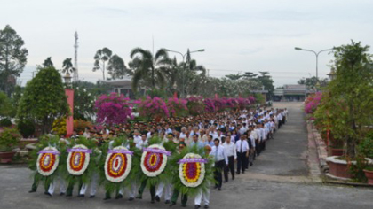 The delegation laid a wreath at the the provincial Martyrs Cemetery.