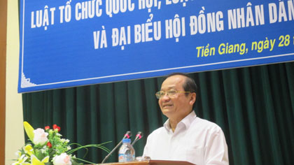 Ông Trần Thanh Đức, Phó chủ tịch UBND tỉnh phát biểu tại hội nghị