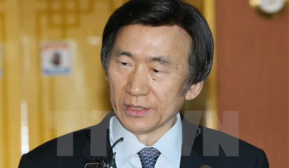 Ngoại trưởng Hàn Quốc Yun Byung-se trả lời báo giới tại thủ đô Seoul trước cuộc họp cấp chuyên viên Hàn-Nhật về vấn đề phụ nữ mua vui. Nguồn: Yonhap/TTXVN