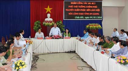 Deputy PM Nguyen Xuan Phuc speaking at the meeting (Credit: VGP)