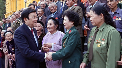 President Truong Tan Sang and revolution contributors from Ha Nam province