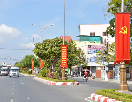 Cờ trang hoàng trên đường 30-4.