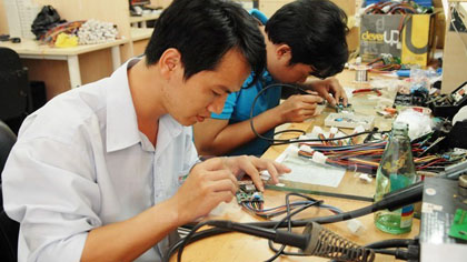 Integrated Circuit research and design at the ICDREC (Photo: VNA)