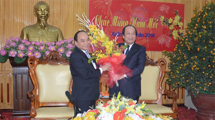 Deputy Prime Minister Nguyen Xuan Phuc visits Ha Nam province on Feb. 13 (Photo: VNA)