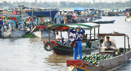 Toàn cảnh chợ nổi Cái Bè.