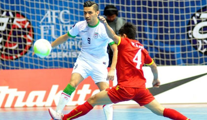 Tuyển futsal Việt Nam (áo đỏ) không thể ngăn cản Iran. Nguồn: AFC